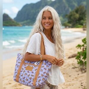 ALOHA Collection HELLO KITTY SUPER CUTE SPECIAL EDITION Nylon Zipper Tote